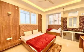Radha Residency ! Fully Air Conditioned With Parking Facility, Near Isckon Temple & Prem Mandir
